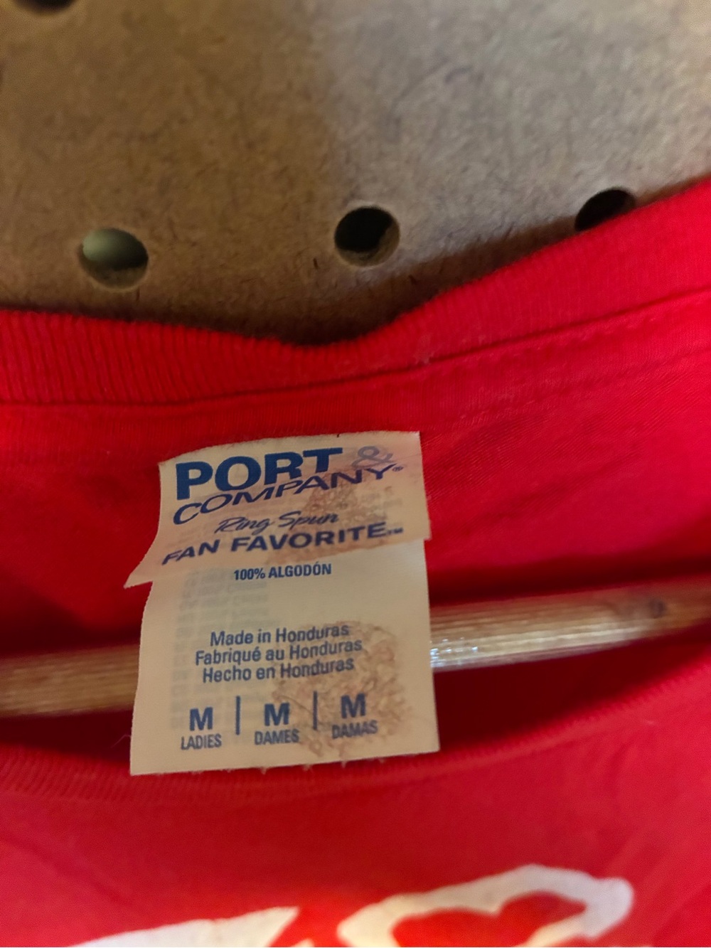 Red tshirt - Picture 2 of 3